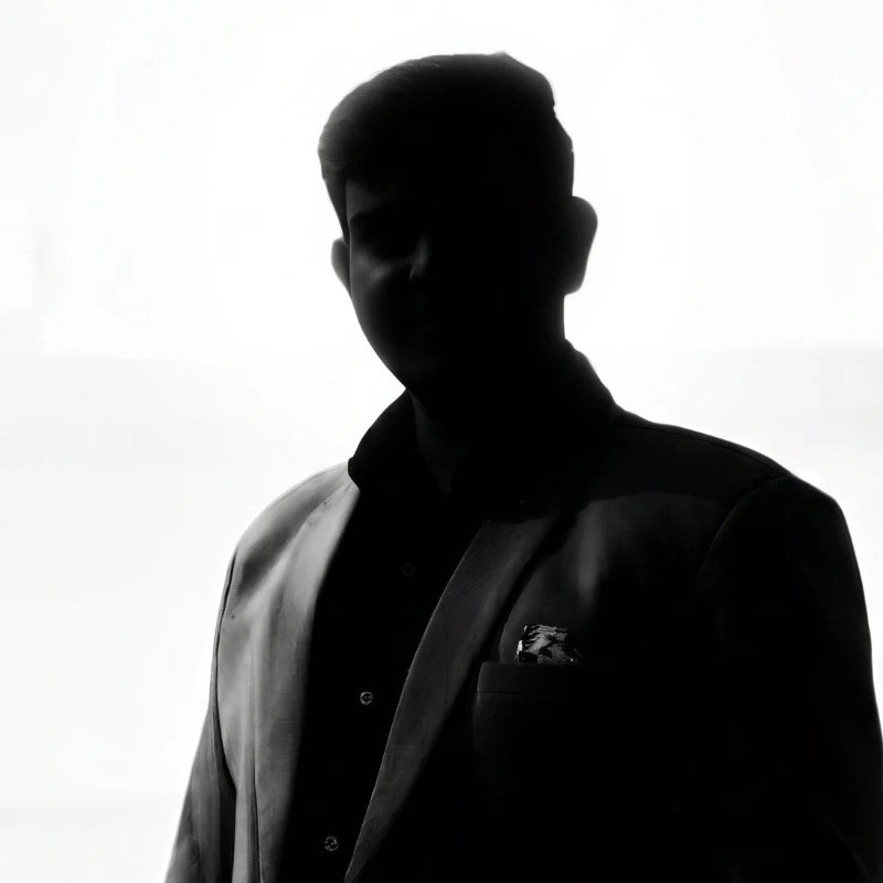Silhouette of the founder of Pro Marketing Man, whose identity stays private